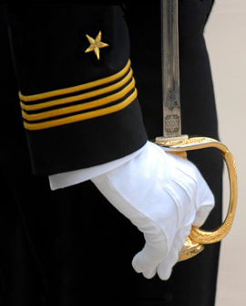 米国海軍兵学校の儀状服とソード