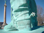 陸軍士官学校の銅像の拍車