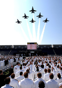 アナポリス海軍士官学校の卒業式でのブルーエンジェルス